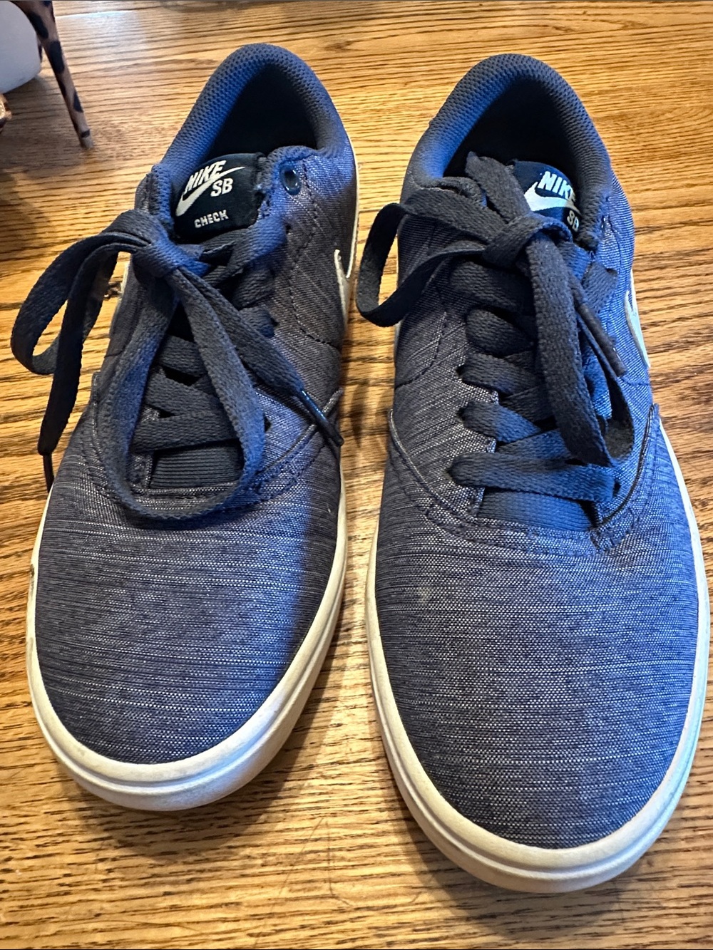 Nike SB Women’s Navy Canvas Low-Top Skate Sneakers